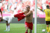 Bayern gg Club 240813 02 Jubel Ribery ohne Trikot